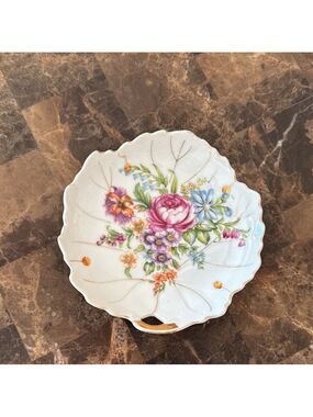 Floral Vintage Decorative Collector China Plate.